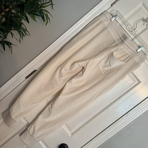 True Religion joggers L - Picture 8 of 13